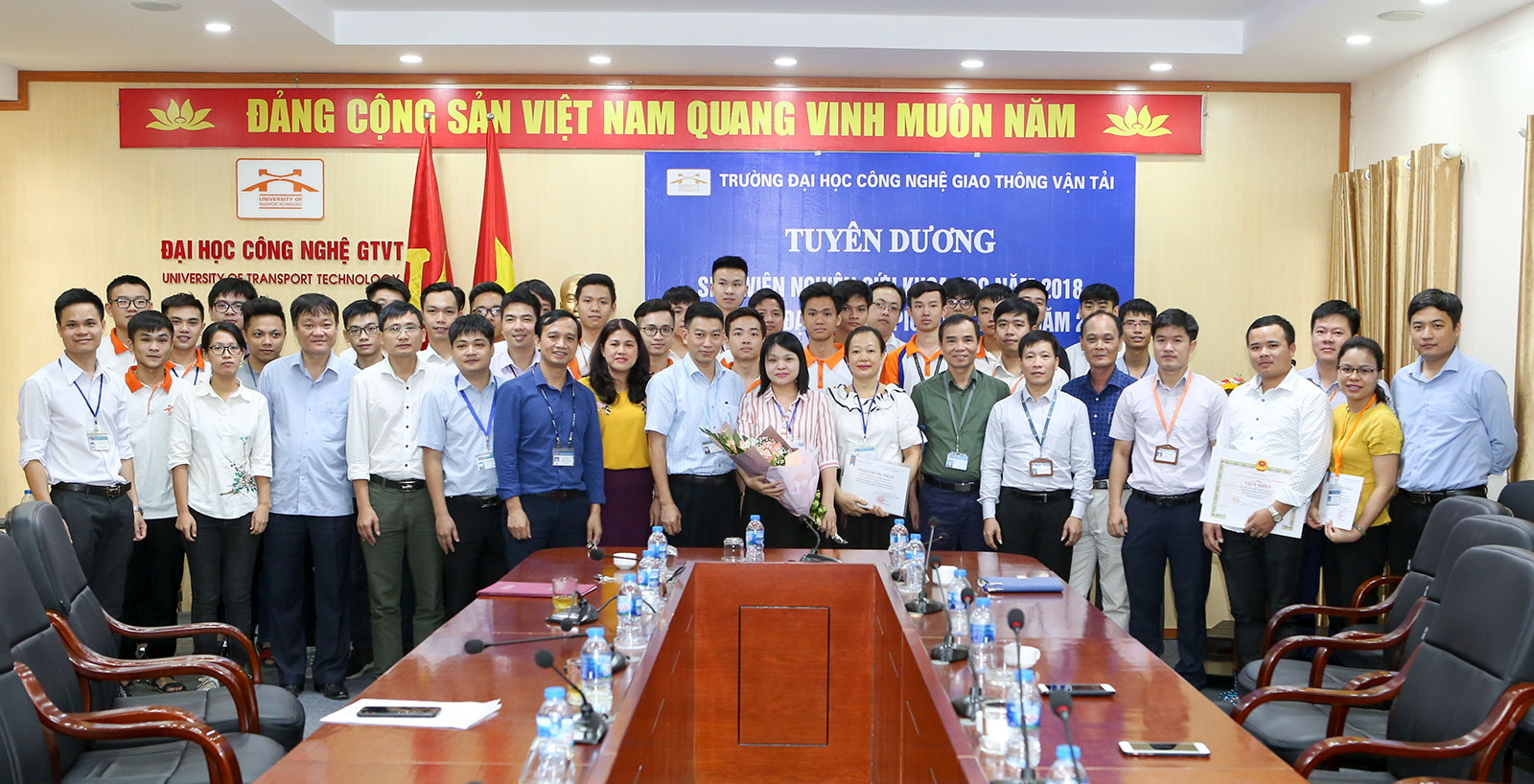 Tuyên dương và trao thưởng các đội tuyển Olympic toàn quốc năm 2019 và Nghiên cứu khoa học sinh viên năm học 2018-2019