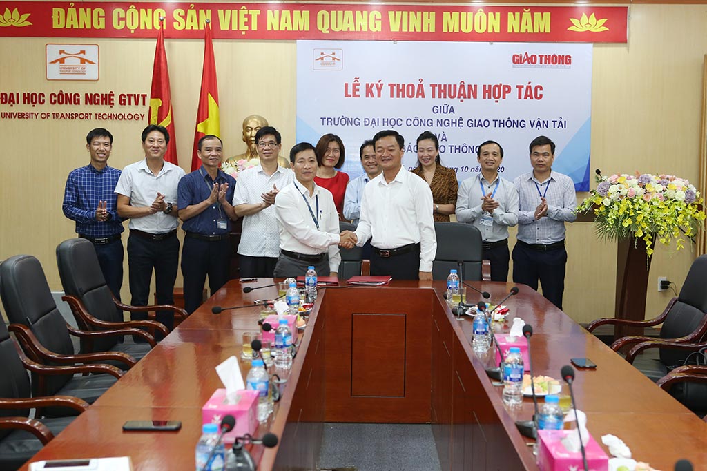 Đại học Công nghệ GTVT và Báo Giao thông ký kết thỏa thuận hợp tác chiến lược