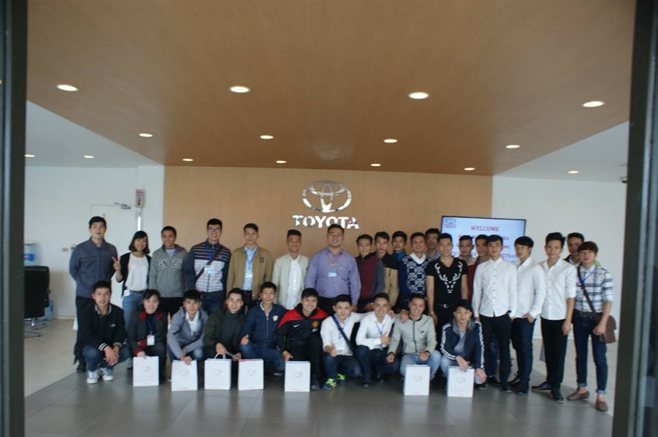 Sinh viên ngành CNKT ô tô thăm quan nhà máy công ty ô tô Toyota Việt Nam