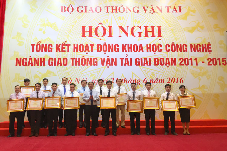 Trường Đại học Công nghệ GTVT được Thủ tướng Chính phủ tặng bằng khen về hoạt động KHCN giai đoạn 2011-2015